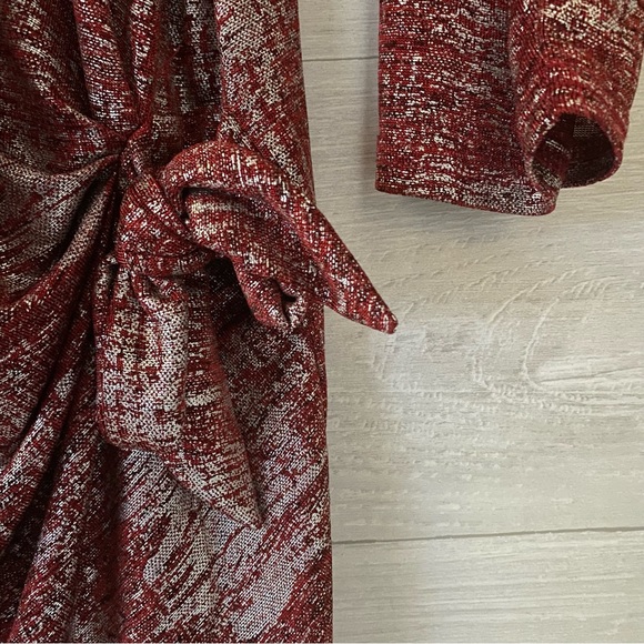 Isabel Hayley Women's Top Stretch Red Metallic Silver Bow Sz 3X Plus Size - Picture 2 of 6